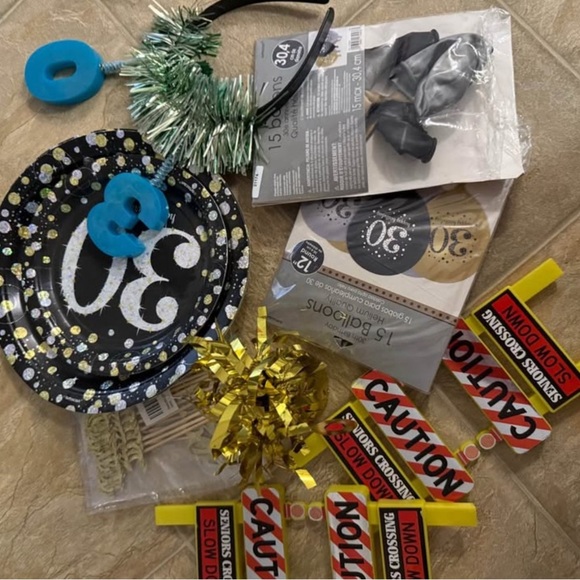 30th Birthday Party Supplies Set - Black, Gold, Silver - Picture 1 of 1